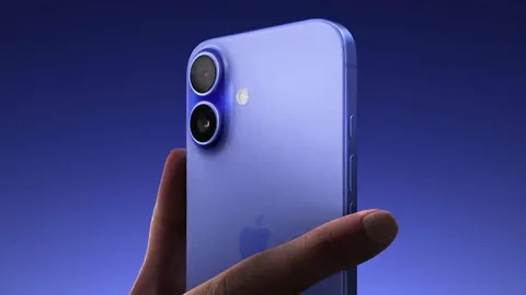 Смартфон Apple iPhone 16 8GB / 256GB ультрамарин